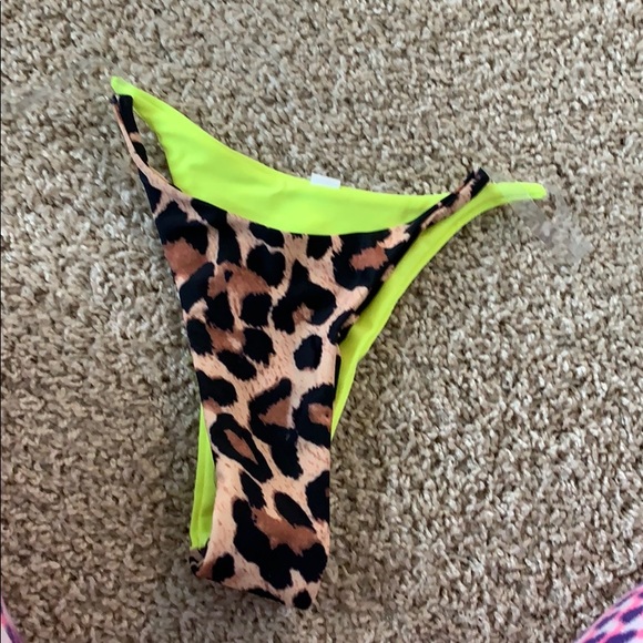 Bikini - Picture 2 of 4